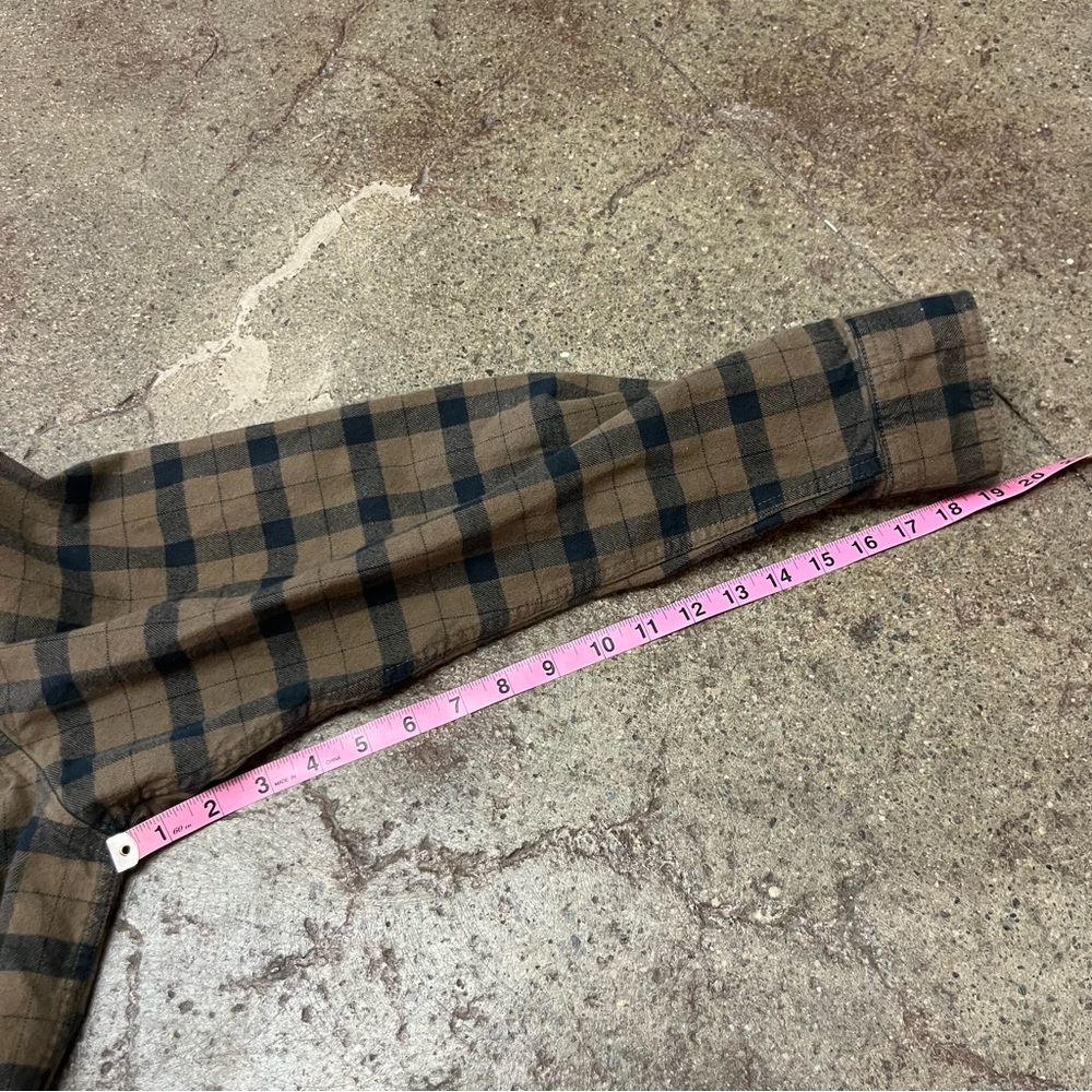 Filson Alaskan Guide Shirt in Otter Green (M) - Picture 8 of 8